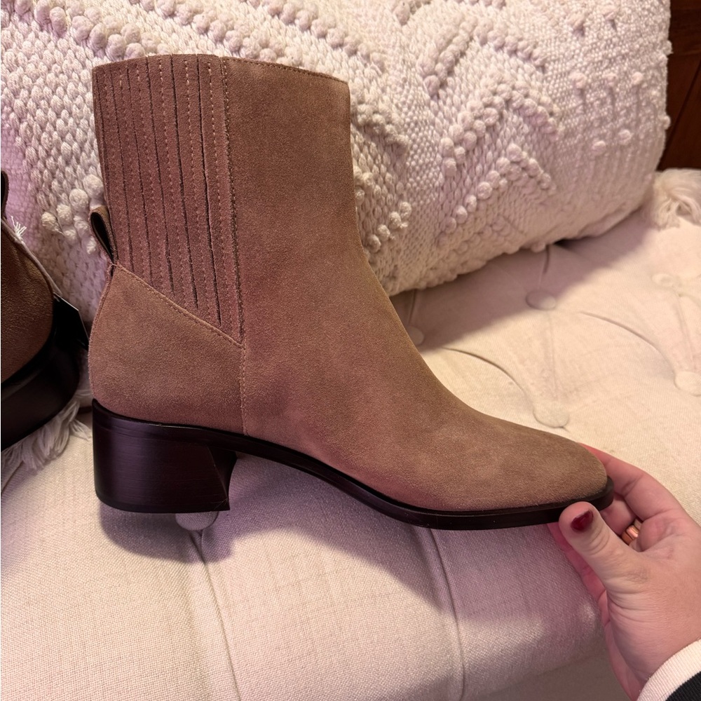 NWT Dolce Vita Tan Suede Ankle Boots